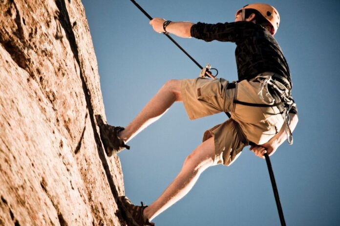 What-Gear-Do-You-Need-to-Rappel